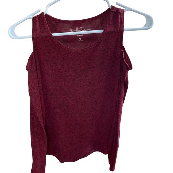 Hollister Sweaters - NWOT Hollister Cold Shoulder Burgundy Sweater XS